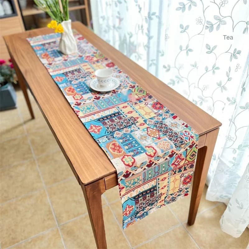Boho bieżnik na stół z retro kwiatową dekoracją