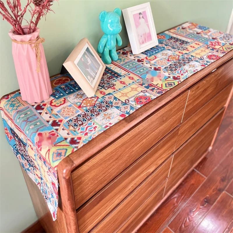 Boho bieżnik na stół z retro kwiatową dekoracją